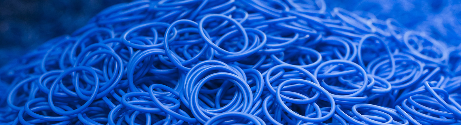 Blue colored O-Rings with Nonstick PTFE Coating, coated in mass coating